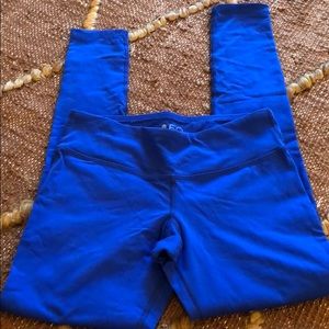 Like New. Blue Splits 59 leggings. Size Small.